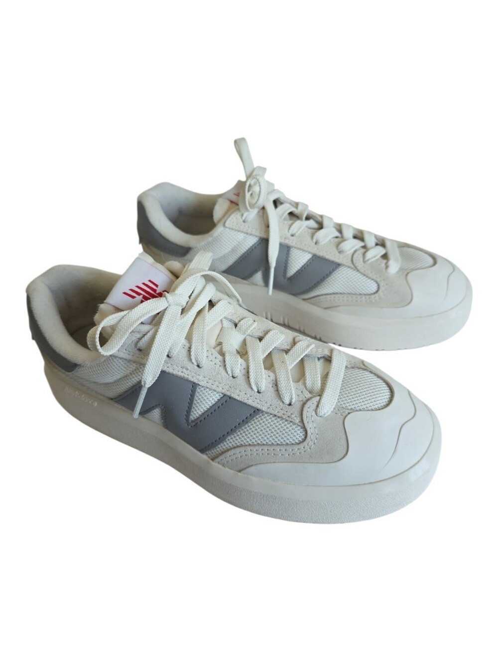 New Balance White and Gray Retro Low-Top Sneakers Size 8.5 Women,  7 Men